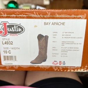 Justin cowboy boot brand new smoke free home